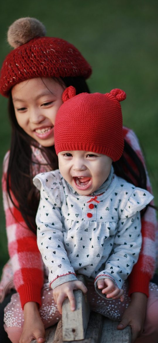 红果漫剧 App 短剧播放界面截图，画面占据上半屏，下半屏为剧集列表与连播开关，界面为深色播放主题